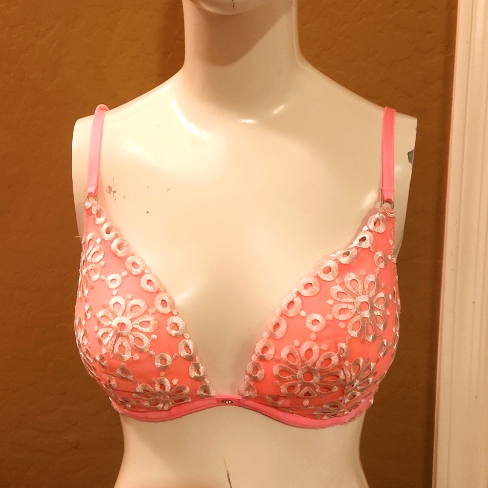 Victorias Secret Pink Bra with White Applique (0656)
